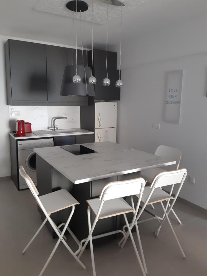 Beautiful Apartment Near Beach In Larnaca Scala Buitenkant foto