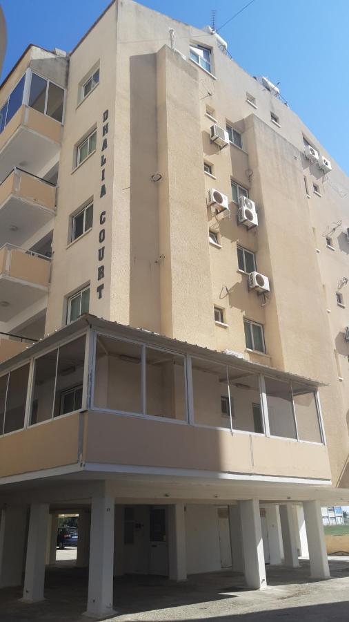 Beautiful Apartment Near Beach In Larnaca Scala Buitenkant foto