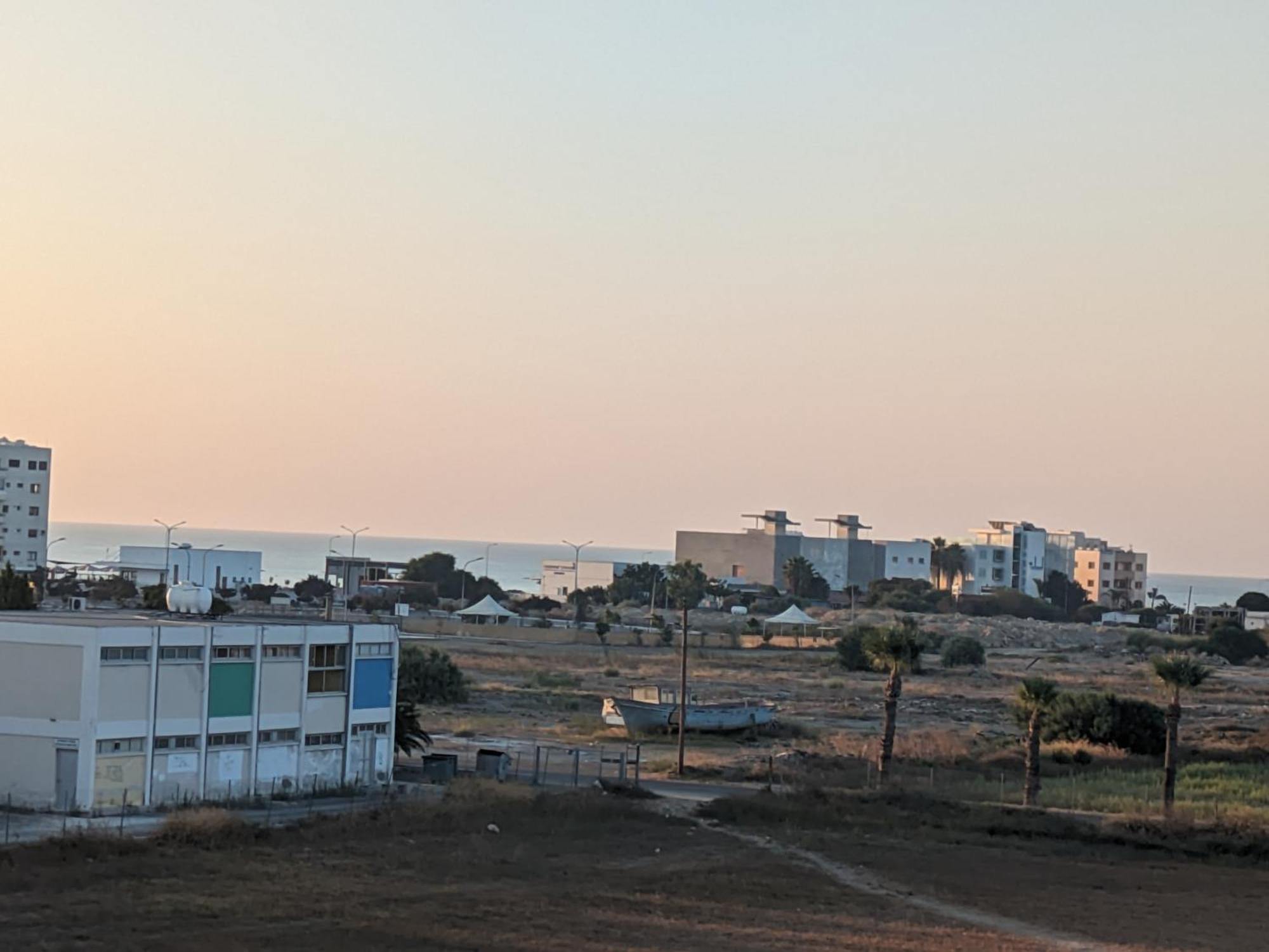 Beautiful Apartment Near Beach In Larnaca Scala Buitenkant foto
